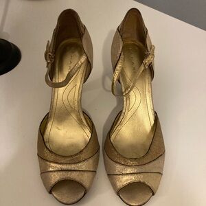Gold TAHARI Women's Peep Toe Heels SIZE 8.5